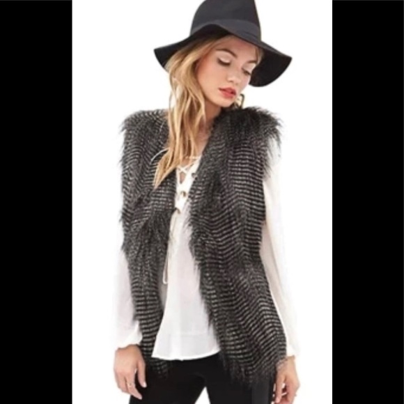 Jack by BB Dakota Revolve Boho Gray Black Faux Fur Vest Small - Picture 1 of 10